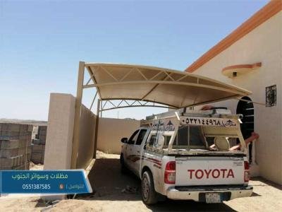 مظلات نصف دائرية · مظلات هرمية